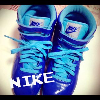 ナイキ(NIKE)のNIKE♡エナメルスニーカー(スニーカー)