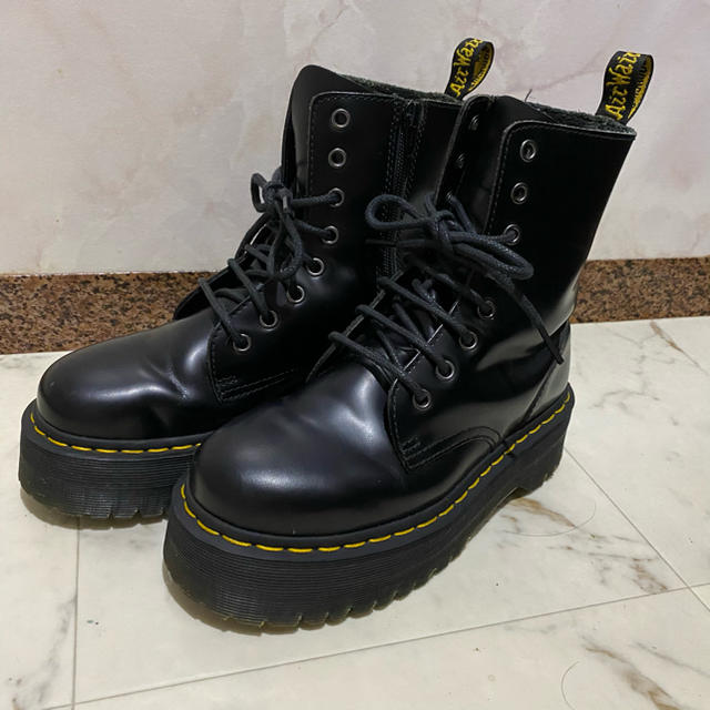 Dr.Martens(ドクターマーチン)のドクターマーチン ジェイドン 8ホール ブーツ 厚底 イエローステッチ レディースの靴/シューズ(ブーツ)の商品写真