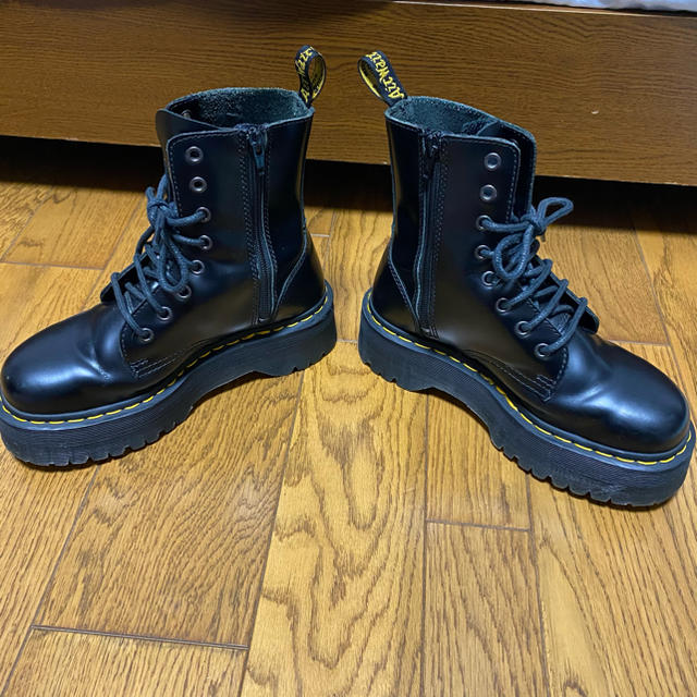 Dr.Martens(ドクターマーチン)のドクターマーチン ジェイドン 8ホール ブーツ 厚底 イエローステッチ レディースの靴/シューズ(ブーツ)の商品写真