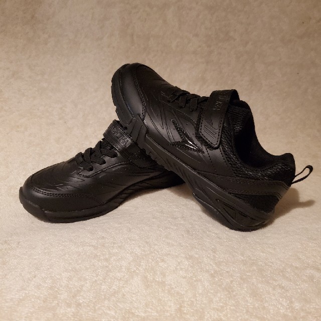 Achilles(アキレス)の瞬足 23.5 黒 新品 キッズ/ベビー/マタニティのキッズ靴/シューズ(15cm~)(スニーカー)の商品写真