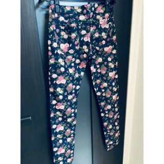 アバクロンビーアンドフィッチ(Abercrombie&Fitch)のデニム花柄パンツ(27)(デニム/ジーンズ)