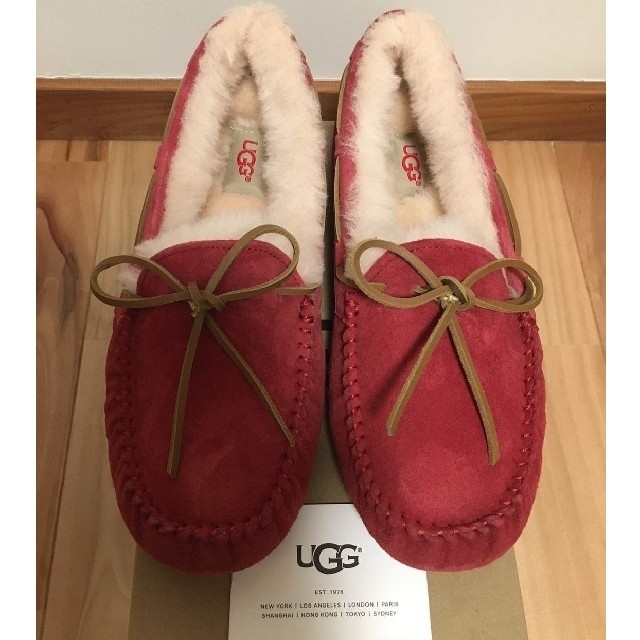 【新品】UGG モカシン ダコタ（ジェスターレッド:23.5〜24㎝）