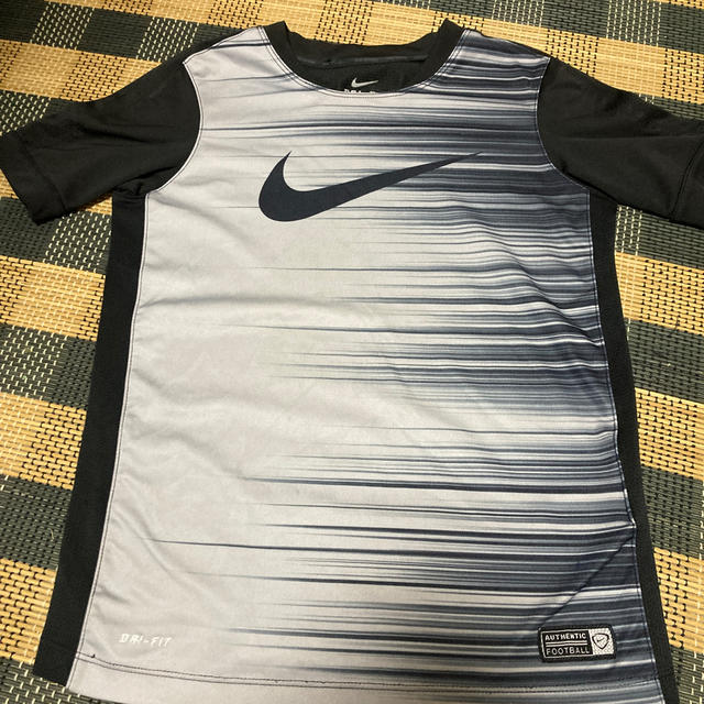 NIKE(ナイキ)の130センチナイキ キッズ/ベビー/マタニティのキッズ服男の子用(90cm~)(Tシャツ/カットソー)の商品写真