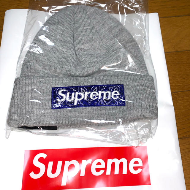 Supreme(シュプリーム)のsupreme ビーニー ニット帽　バンダナ　ボックスロゴ　 メンズの帽子(ニット帽/ビーニー)の商品写真