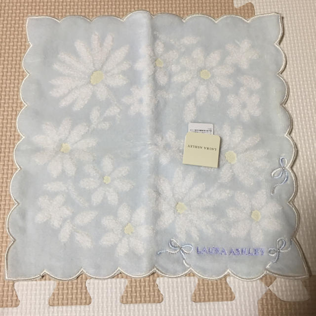 LAURA ASHLEY(ローラアシュレイ)のハンドタオル 3枚セット 新品 未使用  レディースのファッション小物(ハンカチ)の商品写真