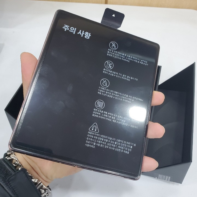 SAMSUNG(サムスン)の【新品、未使用】 SAMSUNG GALAXY Z Fold2 5G 256GB スマホ/家電/カメラのスマートフォン/携帯電話(スマートフォン本体)の商品写真