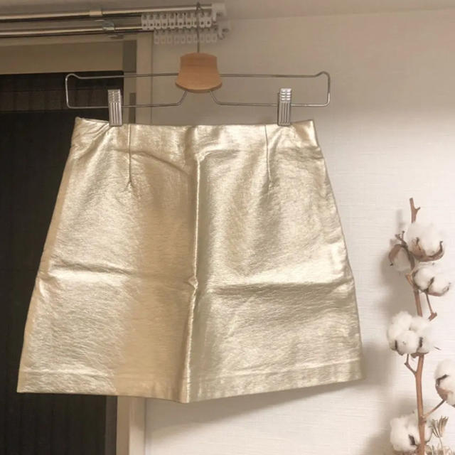 ZARA(ザラ)のぽんさま専用✴︎【即日発送可】Zara ゴールド ミニスカート レディースのスカート(ミニスカート)の商品写真