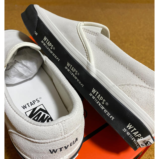 VANS VAULT(バンズボルト)のWTAPS × Vans Vault クラシック SLIP-ON 白 メンズの靴/シューズ(スニーカー)の商品写真