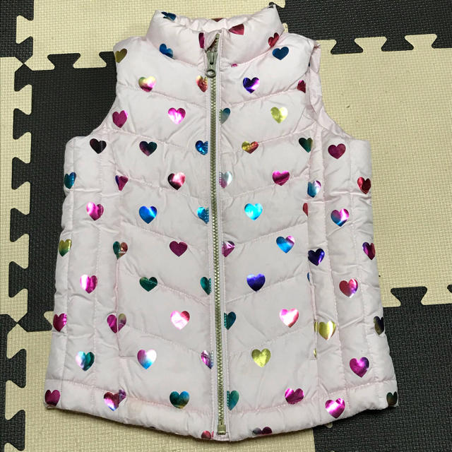 GAP Kids(ギャップキッズ)のギャップ　中綿ベスト　110 キッズ/ベビー/マタニティのキッズ服女の子用(90cm~)(ジャケット/上着)の商品写真