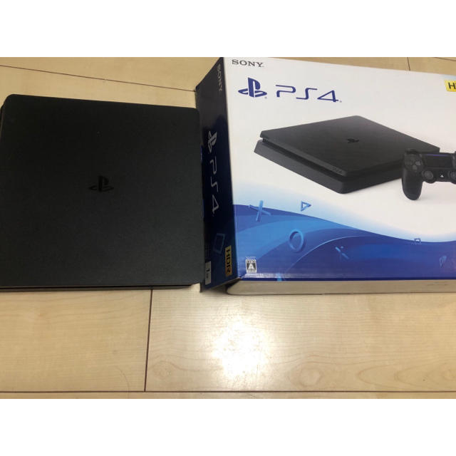 PlayStation4(プレイステーション4)のPS4  1TB エンタメ/ホビーのゲームソフト/ゲーム機本体(家庭用ゲーム機本体)の商品写真