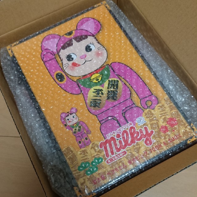 BE@RBRICK ベアブリック 招き猫 ペコちゃん 蛍光ピンク 400%