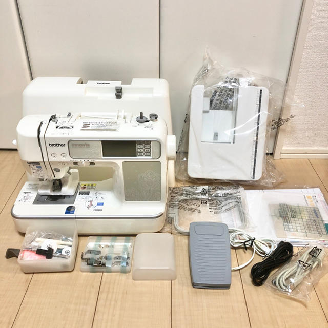 brother(ブラザー)の美品 ブラザー ミシン イノヴィス CR1000 EMV41 刺繍機付き スマホ/家電/カメラの生活家電(その他)の商品写真