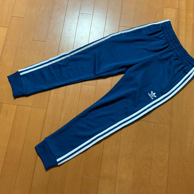 adidas(アディダス)の超美品☆ アディダス　オリジナルスの３ストライプトラックパンツ（ジャージ）XS メンズのパンツ(その他)の商品写真