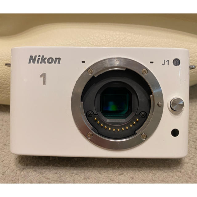 ミラーレス一眼カメラ Nikon J1 標準ズームレンズ