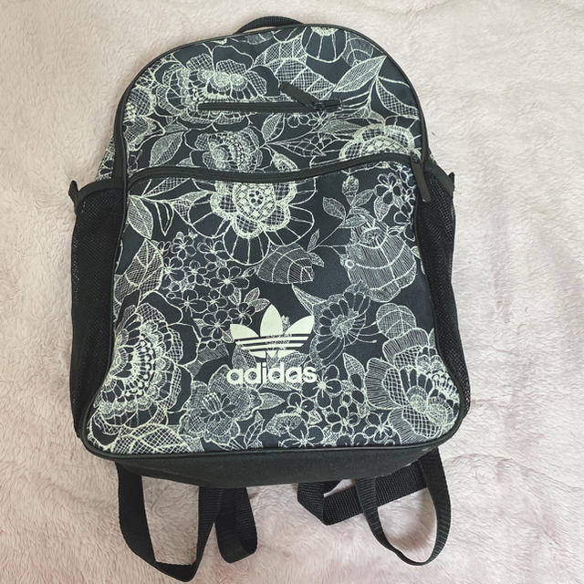 adidas(アディダス)のadidas BK7046  花柄　リュック レディースのバッグ(リュック/バックパック)の商品写真