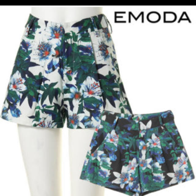 EMODA(エモダ)のEMODA ボタニカル柄 ショートパンツ レディースのパンツ(ショートパンツ)の商品写真