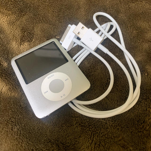 iPod touch(アイポッドタッチ)のipod  nano + 専用充電ケーブル スマホ/家電/カメラのオーディオ機器(ポータブルプレーヤー)の商品写真