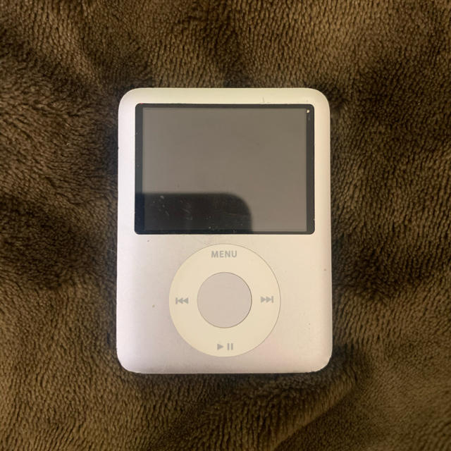 iPod touch(アイポッドタッチ)のipod  nano + 専用充電ケーブル スマホ/家電/カメラのオーディオ機器(ポータブルプレーヤー)の商品写真