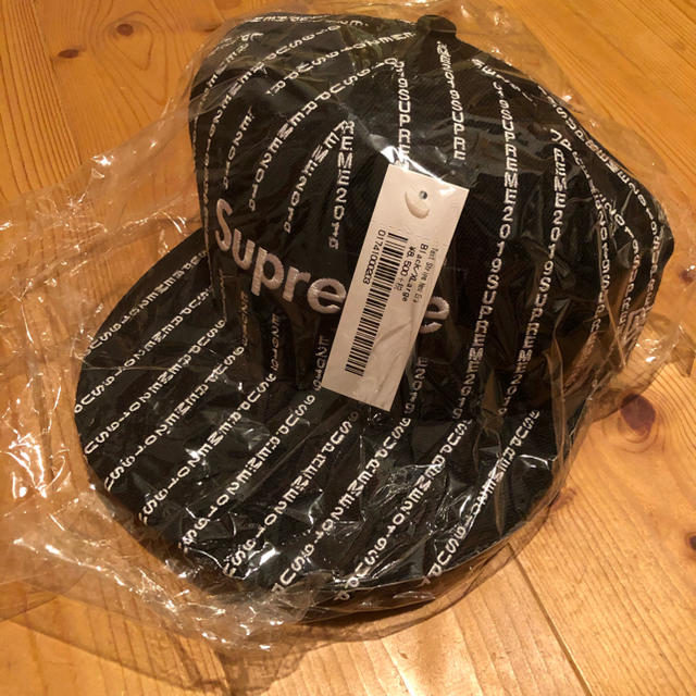 Supreme(シュプリーム)のSupreme Text Stipe New Era  7 5/8 19SS 黒 メンズの帽子(キャップ)の商品写真