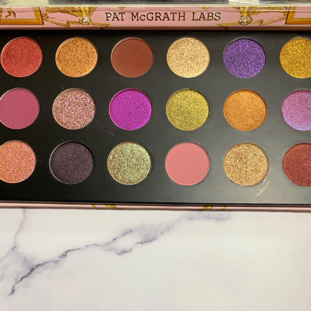 PAT McGRATH LABS マザーシップメガ　ホリデーパレット　新品 コスメ/美容のベースメイク/化粧品(アイシャドウ)の商品写真