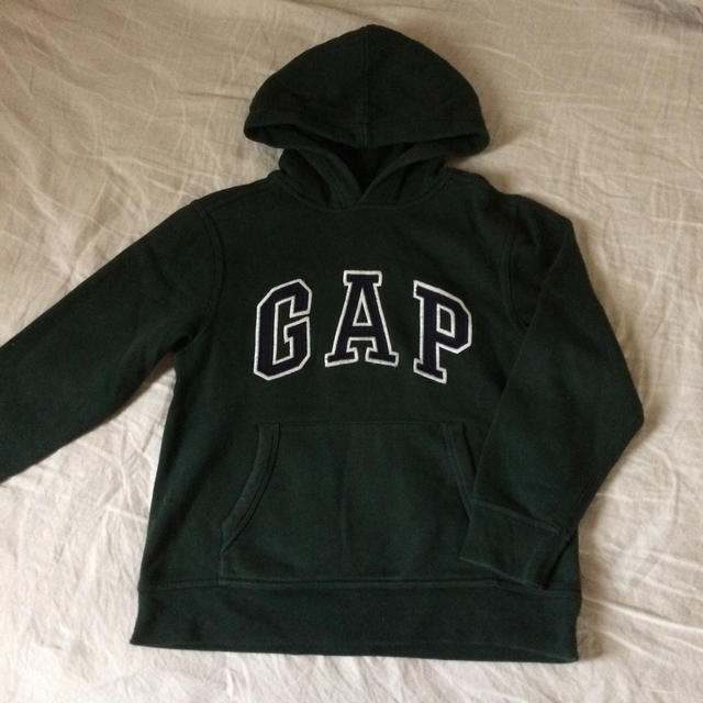 GAP(ギャップ)のGAP パーカー 140サイズ カーキ 裏起毛 キッズ/ベビー/マタニティのキッズ服男の子用(90cm~)(ジャケット/上着)の商品写真