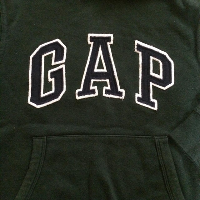 GAP(ギャップ)のGAP パーカー 140サイズ カーキ 裏起毛 キッズ/ベビー/マタニティのキッズ服男の子用(90cm~)(ジャケット/上着)の商品写真