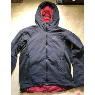 アークテリクス(ARC'TERYX)のARCTERYX/アークテリクス ATOM フーディ  中綿ジャケット メンズM(マウンテンパーカー)