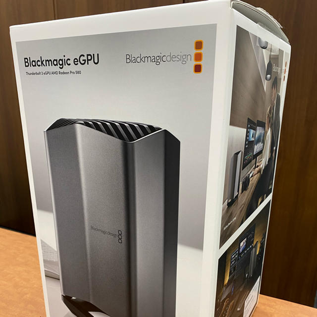 Apple(アップル)の【美品】BlackMagic eGPU（Radeon Pro 580） スマホ/家電/カメラのPC/タブレット(PC周辺機器)の商品写真