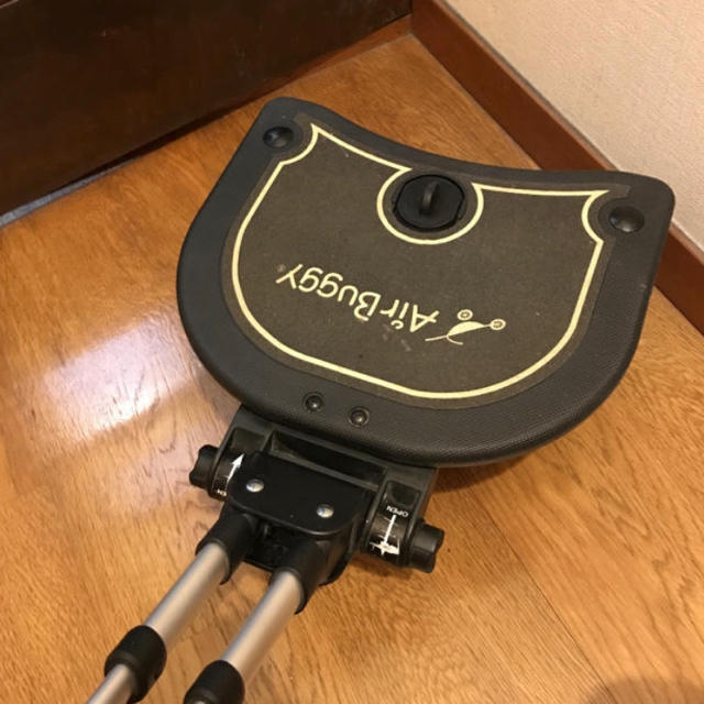 AIRBUGGY(エアバギー)の椅子ほぼ未使用！エアバギー2wayボード キッズ/ベビー/マタニティの外出/移動用品(ベビーカー用アクセサリー)の商品写真