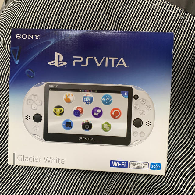 PlayStation Vita(プレイステーションヴィータ)のzct様　PlayStationVITA 本体  PCH-2000 ZA22 エンタメ/ホビーのゲームソフト/ゲーム機本体(携帯用ゲーム機本体)の商品写真