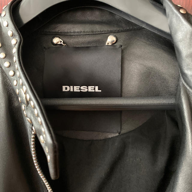 DIESEL(ディーゼル)のDiesel スタッズ　レザージャケット　革ジャン　激安 レディースのジャケット/アウター(ライダースジャケット)の商品写真