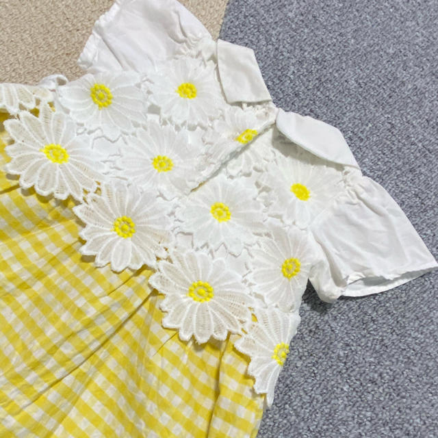 子供服　女の子　キッズ　ベビー　ワンピース　お花　レース キッズ/ベビー/マタニティのキッズ服女の子用(90cm~)(ワンピース)の商品写真