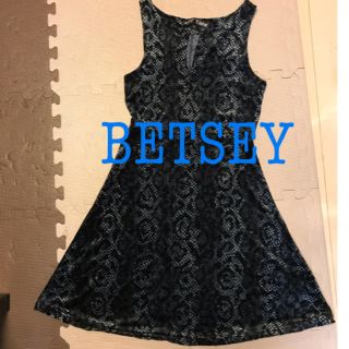 ベッツィジョンソン(BETSEY JOHNSON)のBETSEY JOHONSON パイソン柄ワンピース(ひざ丈ワンピース)