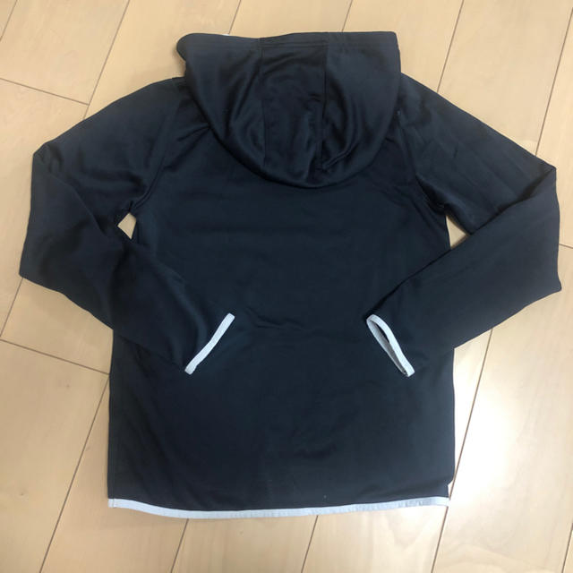 UNDER ARMOUR(アンダーアーマー)のアンダーアーマー  フリース ロゴ フーディー　キッズ キッズ/ベビー/マタニティのキッズ服男の子用(90cm~)(Tシャツ/カットソー)の商品写真