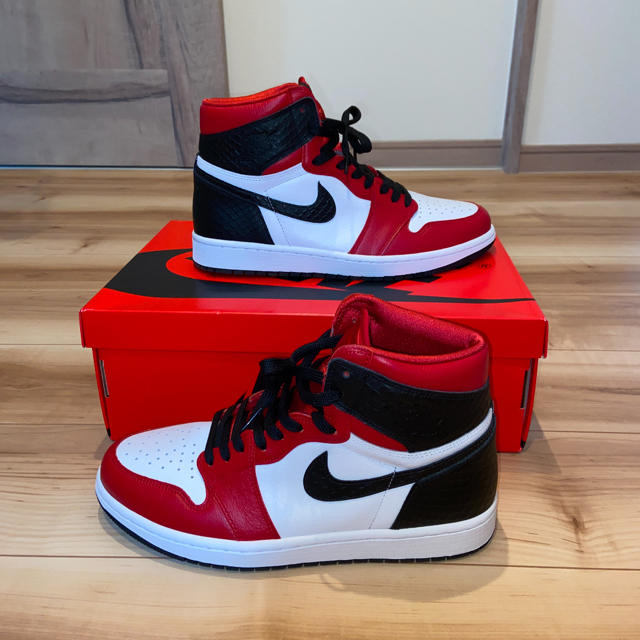 NIKE(ナイキ)のWMNS AIR JORDAN 1 HIGH OG SATIN RED メンズの靴/シューズ(スニーカー)の商品写真