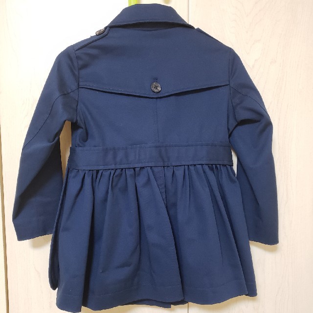 UNIQLO(ユニクロ)のトレンチコート 100cm キッズ/ベビー/マタニティのキッズ服女の子用(90cm~)(コート)の商品写真