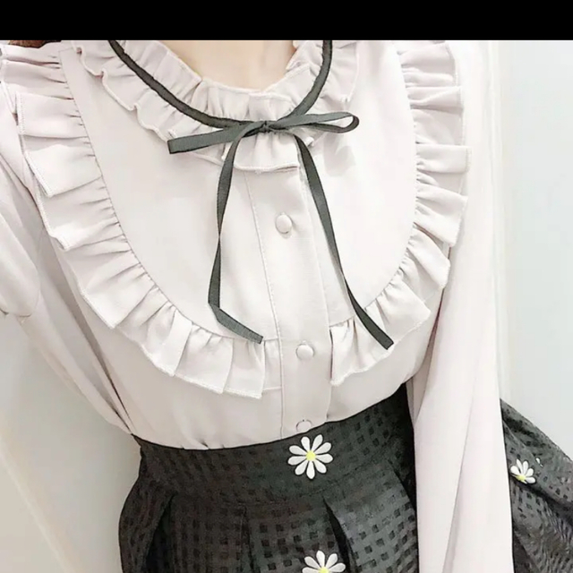 evelyn(エブリン)のevelyn フリルブラウス レディースのトップス(シャツ/ブラウス(長袖/七分))の商品写真