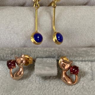 ジュエリーツツミ(JEWELRY TSUTSUMI)の18金ラピスラズリピアスと10金ピンクゴールド ガーネットとネコのピアス(ピアス)