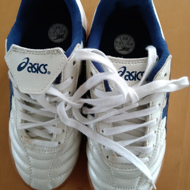 asics(アシックス)のトレーニングシューズ　２０センチ キッズ/ベビー/マタニティのキッズ靴/シューズ(15cm~)(スニーカー)の商品写真