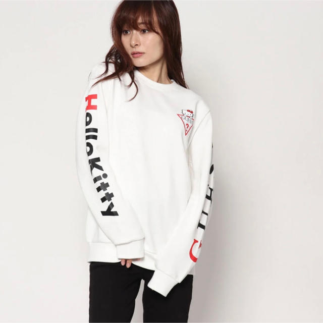 GUESS(ゲス)のGUESS x Hello Kitty  SWEAT  レディースのトップス(トレーナー/スウェット)の商品写真