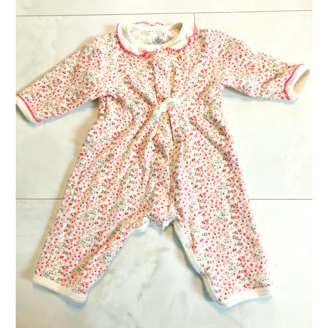 PETIT BATEAU(プチバトー)のプチバトー 花柄ロンパース 60㎝  キッズ/ベビー/マタニティのベビー服(~85cm)(ロンパース)の商品写真