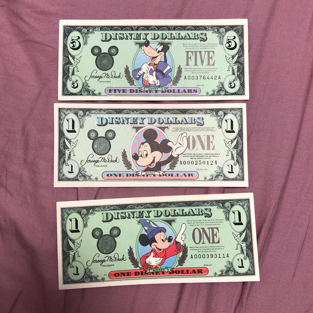 Disney(ディズニー)のDISNEY DOLLARS チケット エンタメ/ホビーのおもちゃ/ぬいぐるみ(キャラクターグッズ)の商品写真