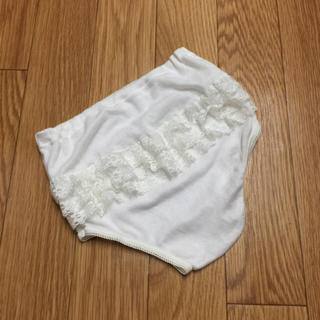 ファミリア(familiar)の【新品未使用】フリフリ♡白カバーパンツ(パンツ)