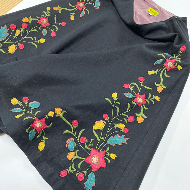 Jocomomola(ホコモモラ)のホコモモラ　刺繍入り　ロングスカート  レディースのスカート(ロングスカート)の商品写真