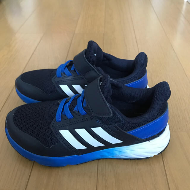 adidas(アディダス)のMa様専用　adidas スニーカー　18cm 男の子 キッズ/ベビー/マタニティのキッズ靴/シューズ(15cm~)(スニーカー)の商品写真