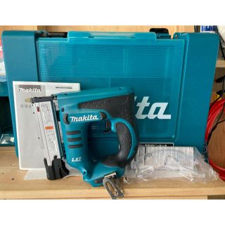 マキタ(Makita)のマキタ 18V ピンタッカ PT351DZK 中古品(工具/メンテナンス)