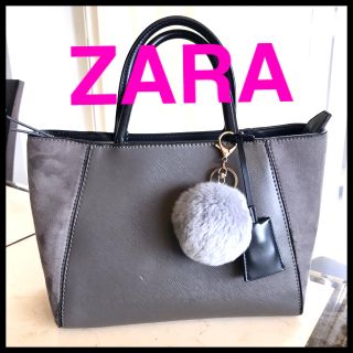 ザラ(ZARA)のZARA ザラ ファー ぽんぽんチャーム付 ハンドバッグ (ハンドバッグ)