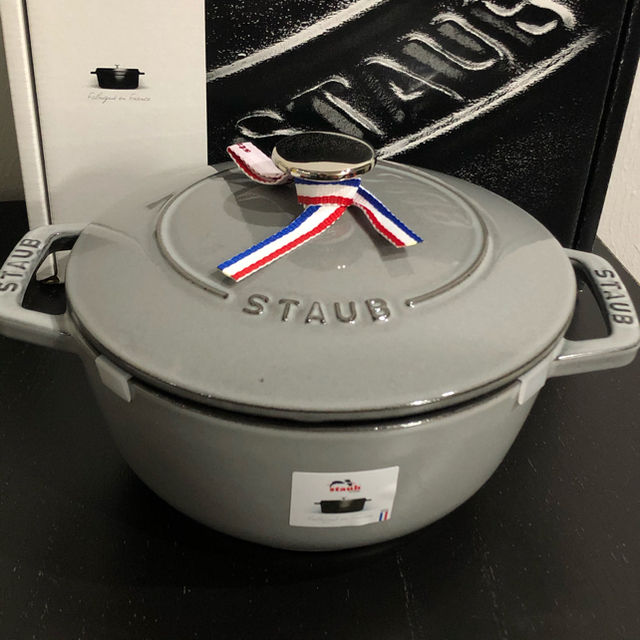 STAUB - Staub ストウブ M 18cm ホーロー鍋 新品未使用品の通販 by ぐりーん's shop｜ストウブならラクマ