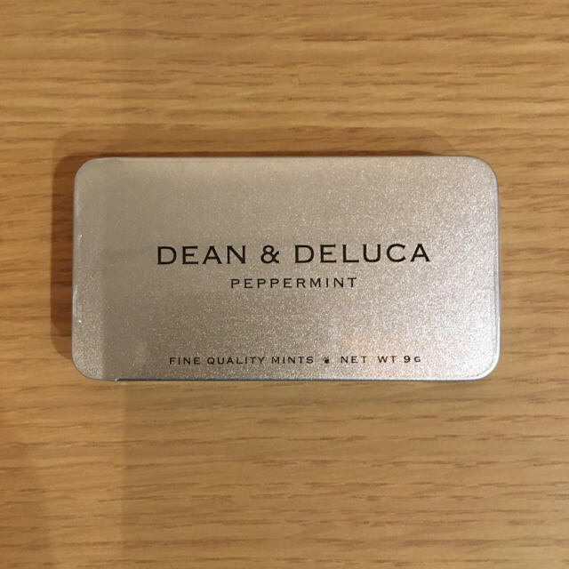 DEAN & DELUCA(ディーンアンドデルーカ)のDEAN & DELUCA ディーン&デルーカ ミントタブレット 1個  食品/飲料/酒の食品(菓子/デザート)の商品写真