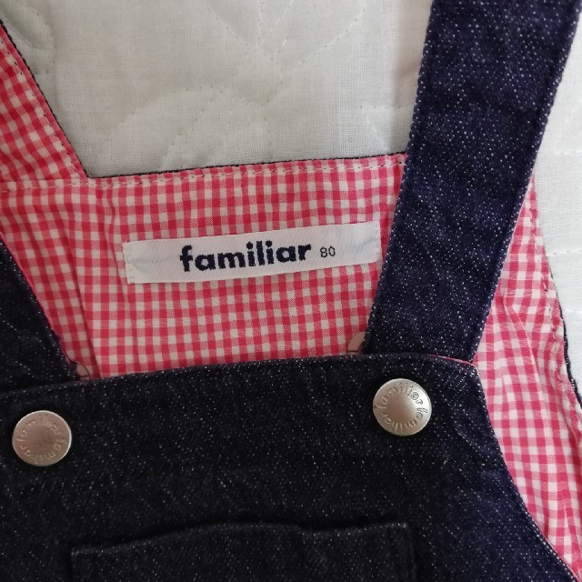 familiar(ファミリア)のfamiliar　リンゴ🍎デニムジャンパースカート　80センチ キッズ/ベビー/マタニティのベビー服(~85cm)(ワンピース)の商品写真